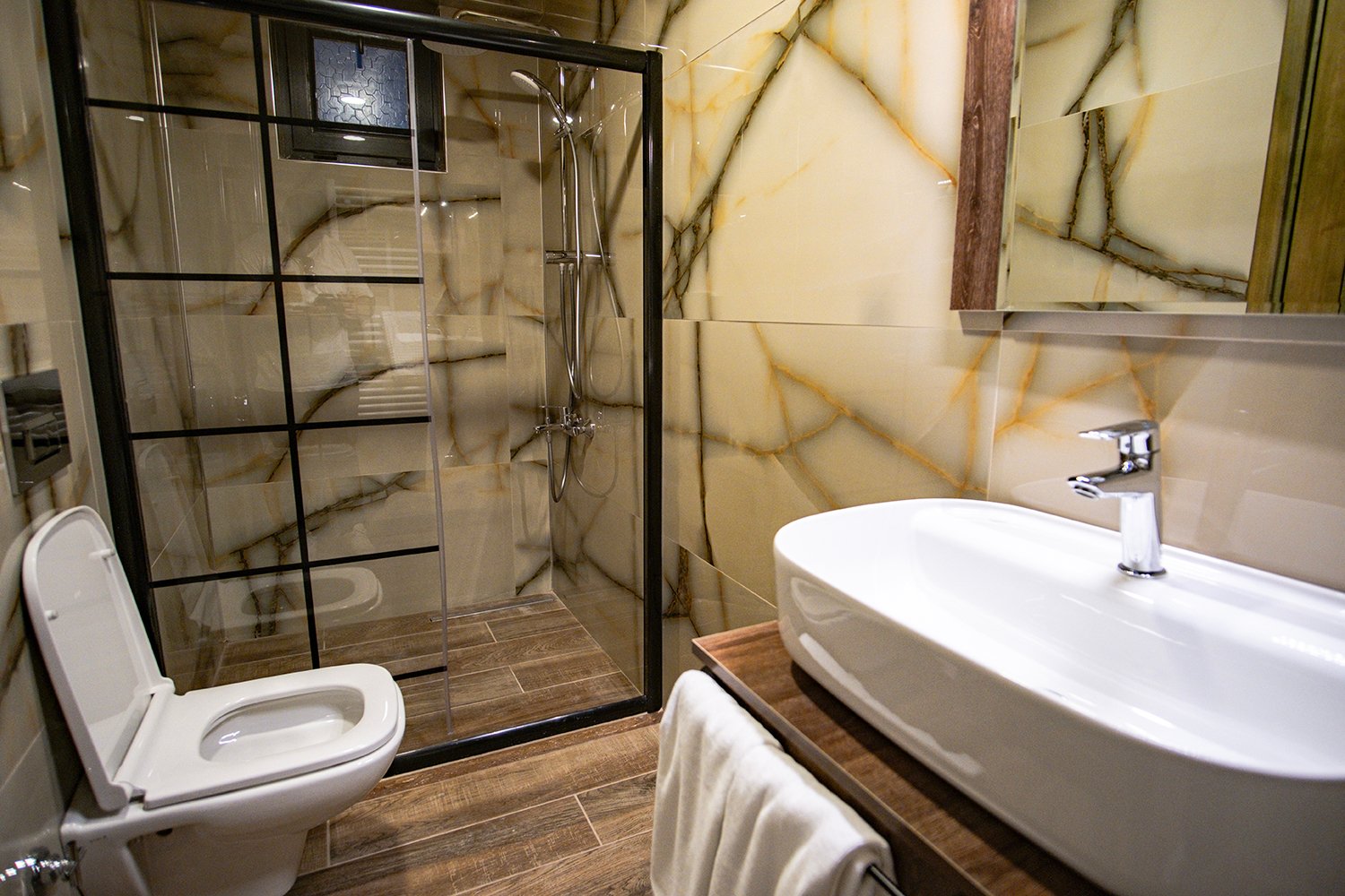 Jacuzzi Junior Suit bathroom view